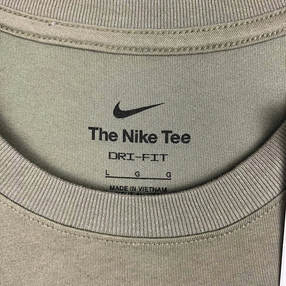 Nike Michigan Wolverines Dri-FIT Shirt Men Large Green Short Sleeve Jordan New